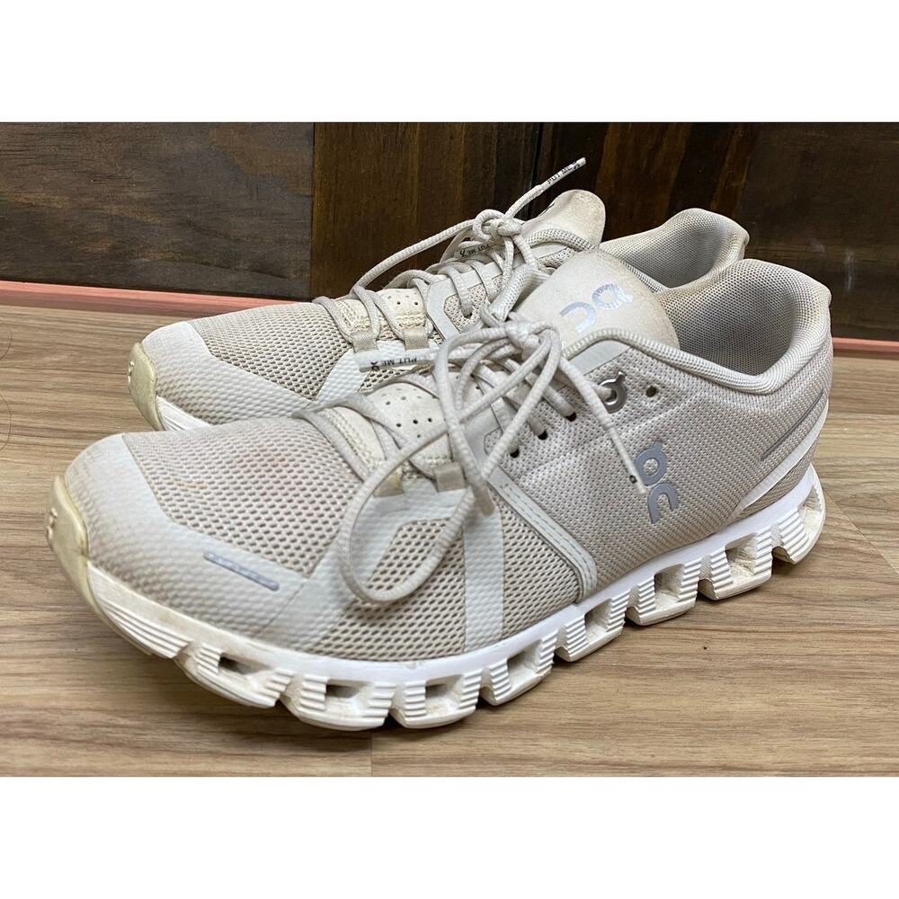 Women On Running Cloud 5 beige/white athletic shoes sneakers, 9